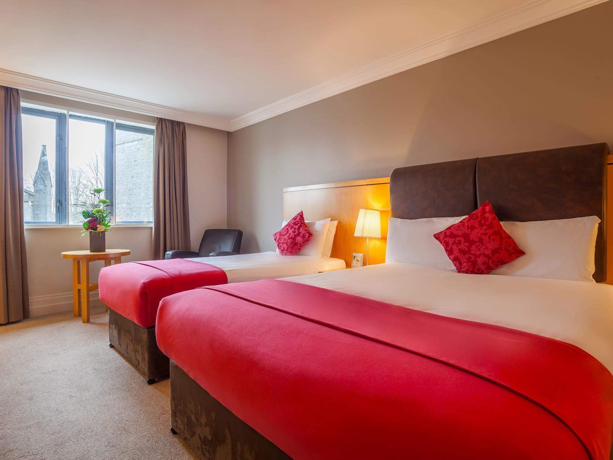 Prince Of Wales Hotel Атлон Екстер'єр фото