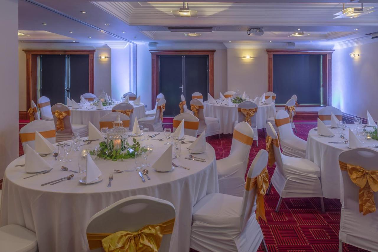 Prince Of Wales Hotel Атлон Екстер'єр фото
